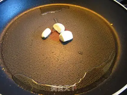Make Preserved egg in soup with purple shellfish step 6