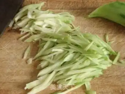 Make stir-fried shrimp with shredded radish step 0