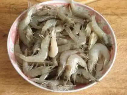 Make stir-fried shrimp with shredded radish step 1