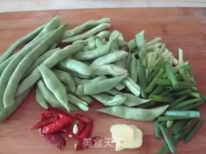 Make Braised bacon with green beans step 2