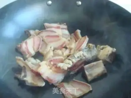 Make Braised bacon with green beans step 3