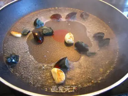Make Preserved egg in soup with purple shellfish step 9
