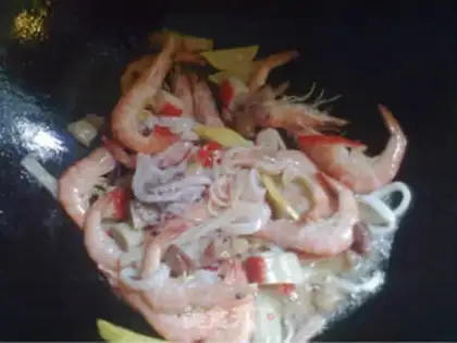 Make Seafood rice noodles step 6