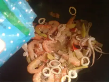 Make Seafood rice noodles step 7