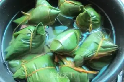 Make Peanut lotus seed meat rice dumplings step 8