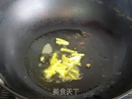 Make stir-fried bacon with green lentils step 1