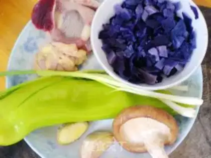 Make stir-fried chicken offal with purple cabbage step 0