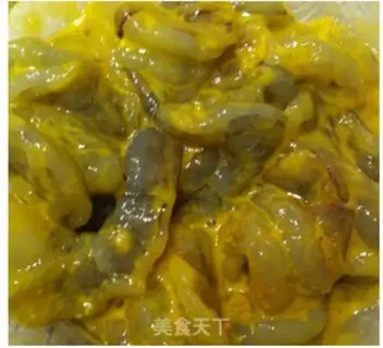 Make Pineapple salad shrimp step 1