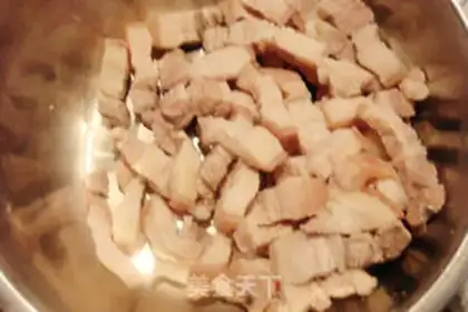 Make Noodles with fried sauce with pork belly step 1