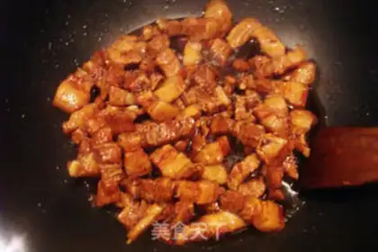 Make Noodles with fried sauce with pork belly step 3