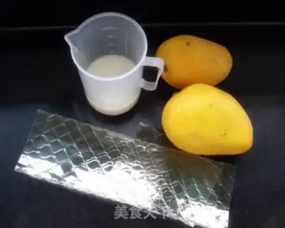 Make Fresh fruit mousse cake step 1