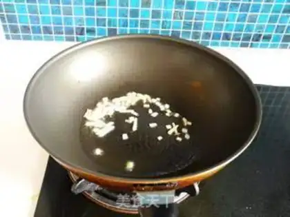 Make stir-fried dried bean curd with green beans step 4