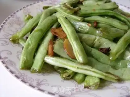 Make Dry stir-fried green beans step 3