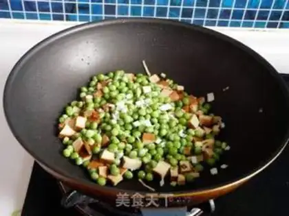Make stir-fried dried bean curd with green beans step 6
