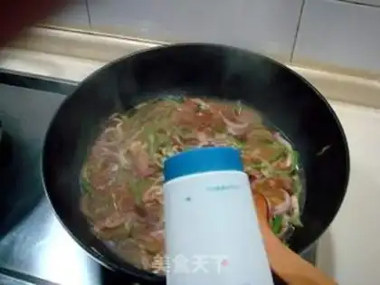 Make Noodles with pickled mustard and pepper step 7