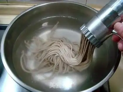 Make Noodles with pickled mustard and pepper step 12