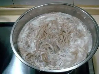 Make Noodles with pickled mustard and pepper step 13