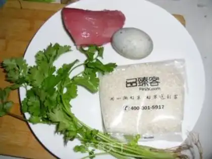Make congee with pork and century step 0