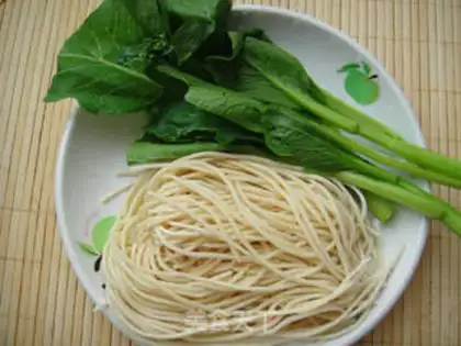 Make Fish ball seafood noodles step 1