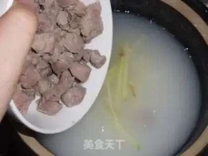 Make congee with pork and century step 4