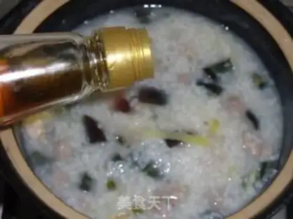 Make congee with pork and century step 6