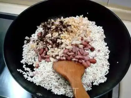 Make zongzi step 5