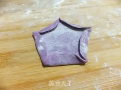 Make Plum blossom steamed dumplings step 3