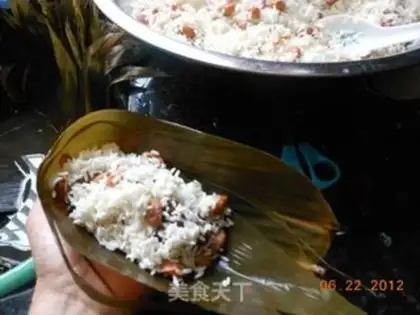 Make Cantonese style peanut egg yolk rice dumplings step 9