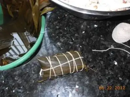 Make Cantonese style peanut egg yolk rice dumplings step 10