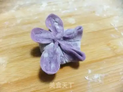 Make Plum blossom steamed dumplings step 6