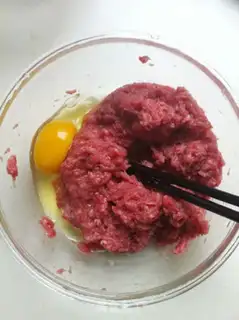 Make Twin mushroom beef balls step 2
