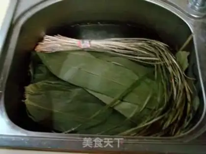 Make zongzi step 13