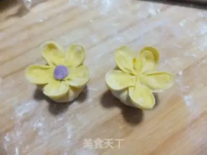 Make Plum blossom steamed dumplings step 9