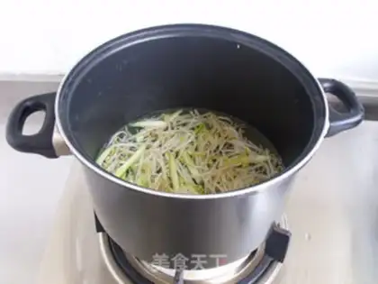 Make Pour oil on beef tendon step 3