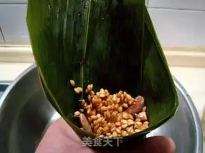 Make zongzi step 16