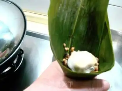 Make zongzi step 17