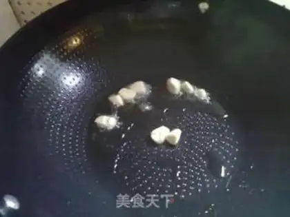 Make stir-fried loofah and white mushroom step 2