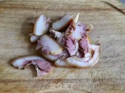 Make stir-fried pig