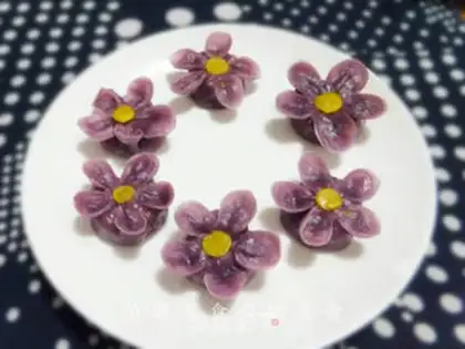 Make Plum blossom steamed dumplings step 14