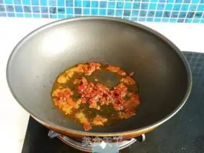 Make stir-fried pig