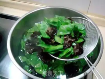 Make Fried beans with mushroom slices step 0