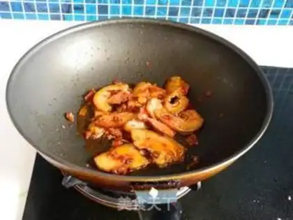 Make stir-fried pig