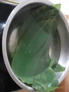 Make zongzi step 11