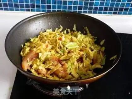 Make stir-fried pig