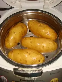 Make Spicy potatoes step 0