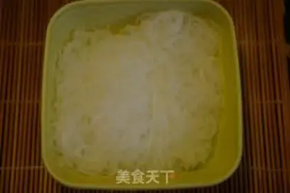 Make Beef vermicelli mixed with mixed vegetables step 2