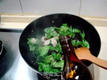 Make Fried beans with mushroom slices step 4
