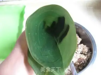 Make zongzi step 16