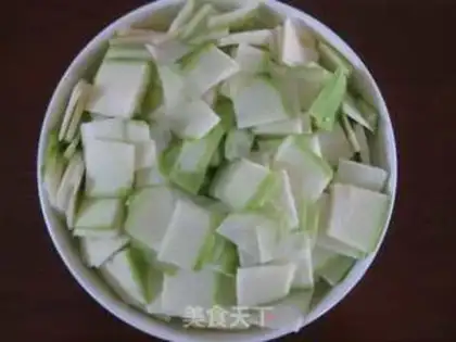 Make stir-fried shrimp skin with zucchini step 0
