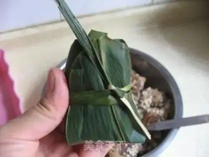Make zongzi step 23